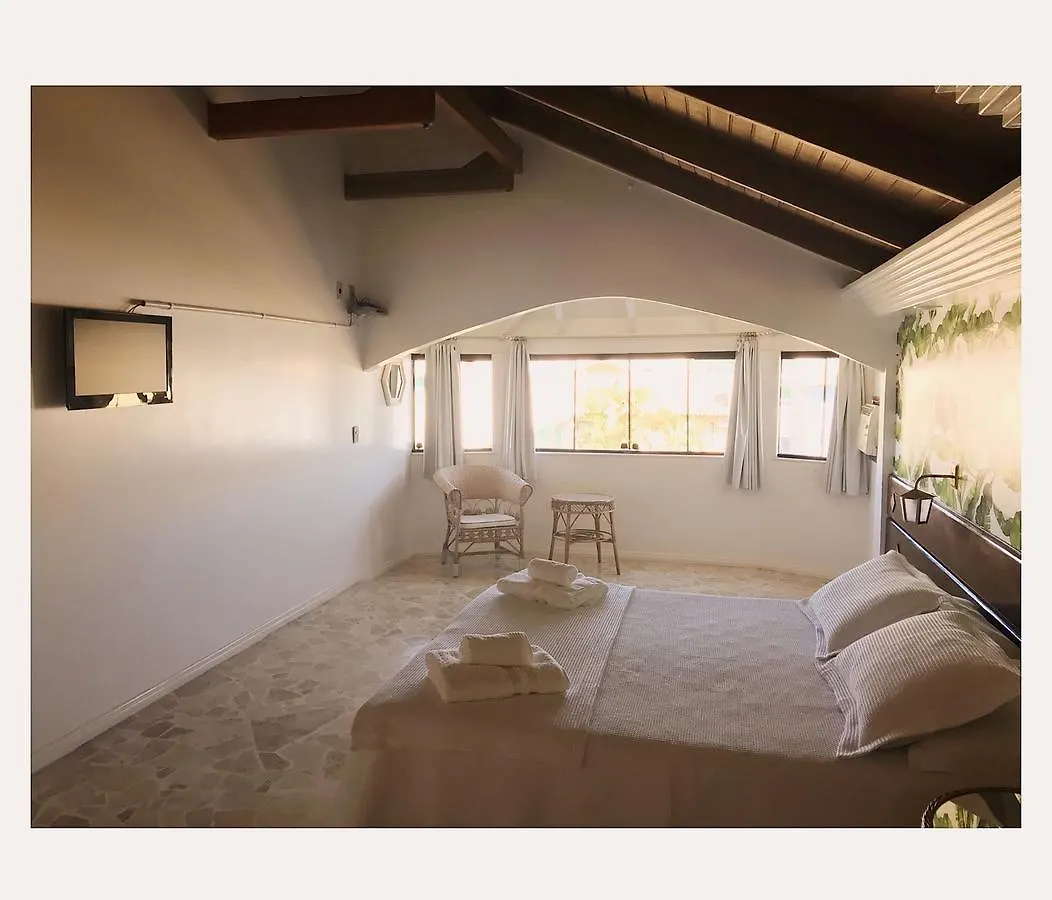 Отель Casa Grecia Pousada Бомбиньяс